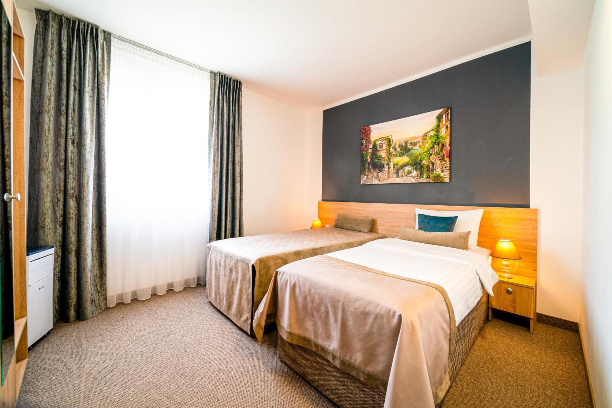 Hotel Rk Ghimbav Eksteriør bilde
